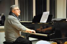 CAT-Symposium_Gerd am Klavier